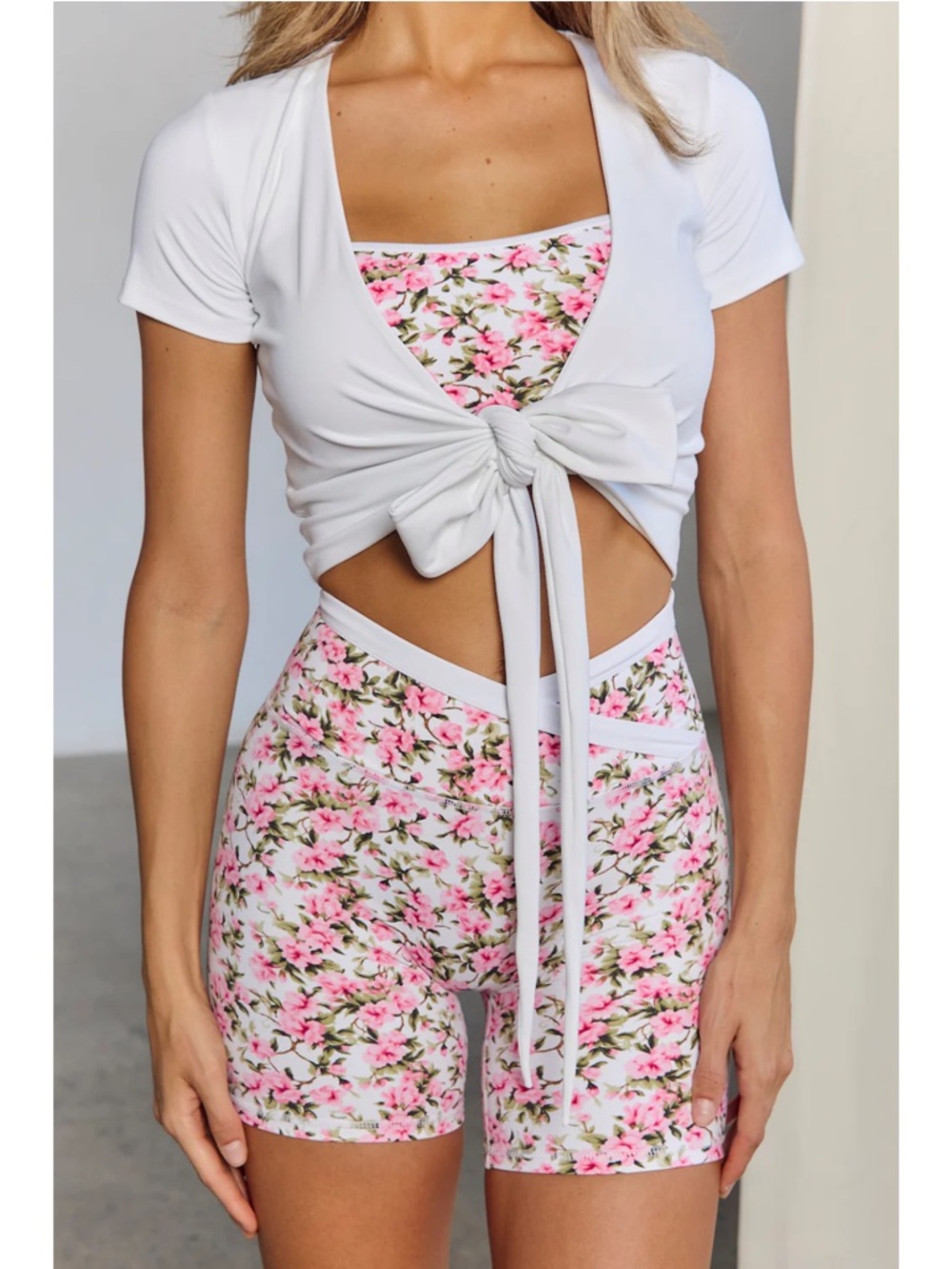 Astoria live luxe wrap quarter sleeve crop top white - Picture 2 of 8
